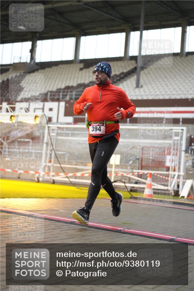 07.12.2025 - St. Pauli X-Mass-Run No. 15 Patografie http://msf.ph/oto/9380119 07.12.2025 10:16:08 Ziel 394, 1328, 2743 meine-sportfotos.de