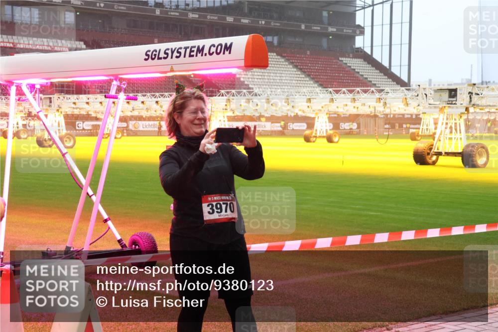 07.12.2025 - St. Pauli X-Mass-Run No. 15 Luisa Fischer http://msf.ph/oto/9380123 07.12.2025 10:08:29 Ziel 15, 3970, 1447, 1449, 1905, 2691, 2692, 2746, 3627, 3628, 4231, 4623, 4624, 4626, 4734, 4737, 4740 meine-sportfotos.de