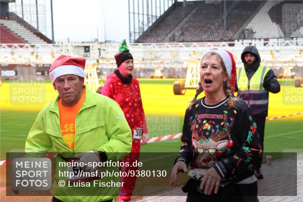 07.12.2025 - St. Pauli X-Mass-Run No. 15 Luisa Fischer http://msf.ph/oto/9380130 07.12.2025 10:38:07 Ziel 30, 50, 70, 2899, 3069, 3214, 4872 meine-sportfotos.de