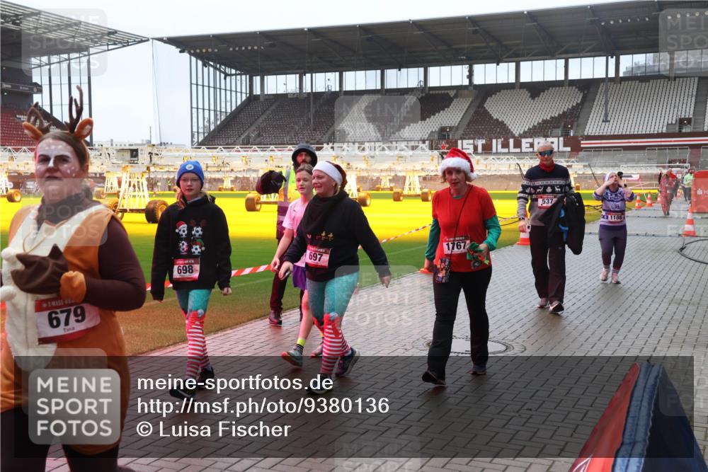 07.12.2025 - St. Pauli X-Mass-Run No. 15 Luisa Fischer http://msf.ph/oto/9380136 07.12.2025 11:12:22 Ziel 679, 1767, 697, 698, 537, 1186, 76, 79, 388, 408, 416, 437, 605, 679, 689, 690, 694, 695, 819, 1186, 1246, 1278, 1309, 1321, 1589, 1711, 1714, 1767 meine-sportfotos.de