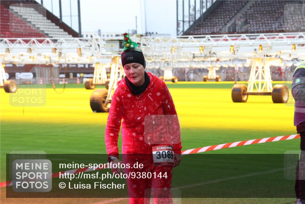 07.12.2025 - St. Pauli X-Mass-Run No. 15 Luisa Fischer http://msf.ph/oto/9380144 07.12.2025 10:38:09 Ziel 3089, 70, 2899, 3069, 3214, 4872 meine-sportfotos.de
