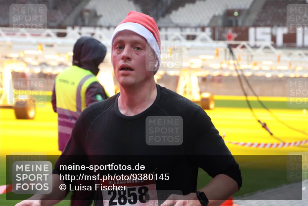 07.12.2025 - St. Pauli X-Mass-Run No. 15 Luisa Fischer http://msf.ph/oto/9380145 07.12.2025 11:12:46 Ziel 15, 2858, 46, 76, 79, 218, 388, 408, 416, 437, 489, 597, 605, 663, 671, 682, 694, 695, 718, 819, 836, 839, 888, 1142, 1246, 1261, 1278, 1423, 1609, 1610, 2858 meine-sportfotos.de
