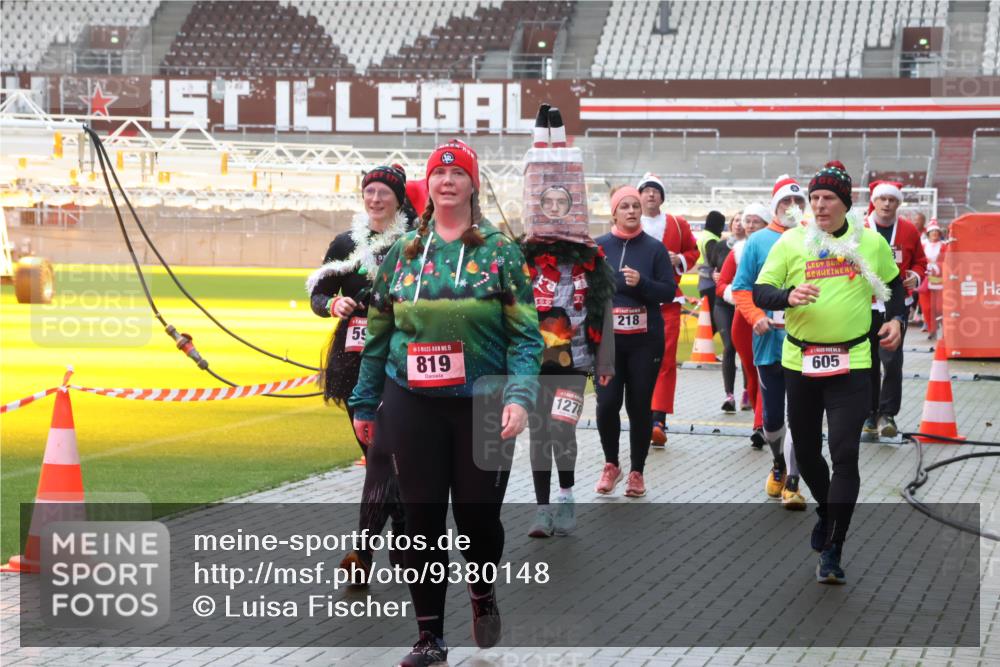 07.12.2025 - St. Pauli X-Mass-Run No. 15 Luisa Fischer http://msf.ph/oto/9380148 07.12.2025 11:12:49 Ziel 59, 15, 819, 1278, 218, 605, 1, 46, 76, 79, 218, 388, 408, 416, 437, 489, 597, 605, 663, 671, 682, 695, 718, 819, 836, 839, 888, 1142, 1246, 1261, 1278, 1420, 1422, 1423, 1609, 1610, 2858 meine-sportfotos.de