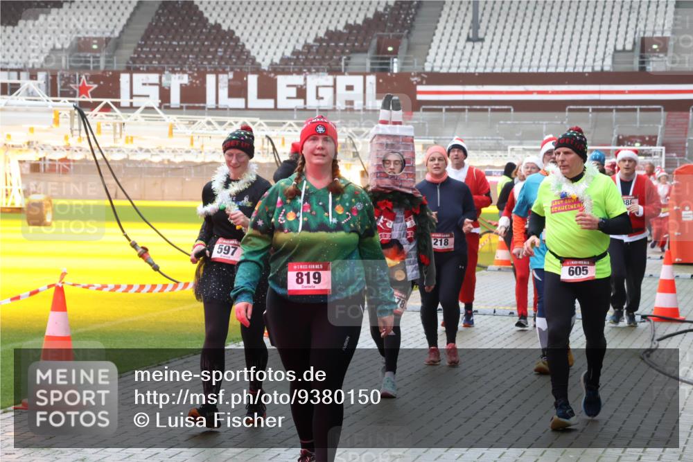 07.12.2025 - St. Pauli X-Mass-Run No. 15 Luisa Fischer http://msf.ph/oto/9380150 07.12.2025 11:12:49 Ziel 597, 15, 819, 100, 218, 88, 605, 46, 76, 79, 218, 388, 408, 416, 437, 489, 597, 605, 663, 671, 682, 695, 718, 819, 836, 839, 888, 1142, 1246, 1261, 1278, 1420, 1422, 1423, 1609, 1610, 2858 meine-sportfotos.de
