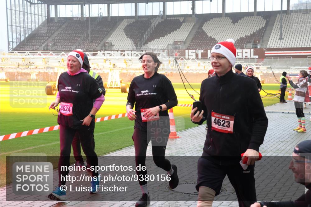 07.12.2025 - St. Pauli X-Mass-Run No. 15 Luisa Fischer http://msf.ph/oto/9380156 07.12.2025 10:08:30 Ziel 4624, 15, 4623, 1447, 1449, 1905, 2691, 2692, 2746, 3627, 3628, 4231, 4623, 4624, 4626, 4734, 4737, 4740 meine-sportfotos.de
