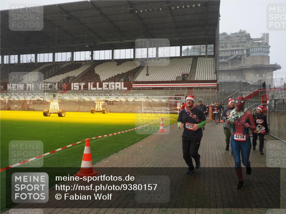 07.12.2025 - St. Pauli X-Mass-Run No. 15 Fabian Wolf http://msf.ph/oto/9380157 07.12.2025 10:08:42 Ziel 390, 707, 789, 947, 1002, 1031, 2247, 2248, 2521, 3212, 3332, 3335, 3495, 3671, 3759, 4205, 4232, 4234, 4451 meine-sportfotos.de