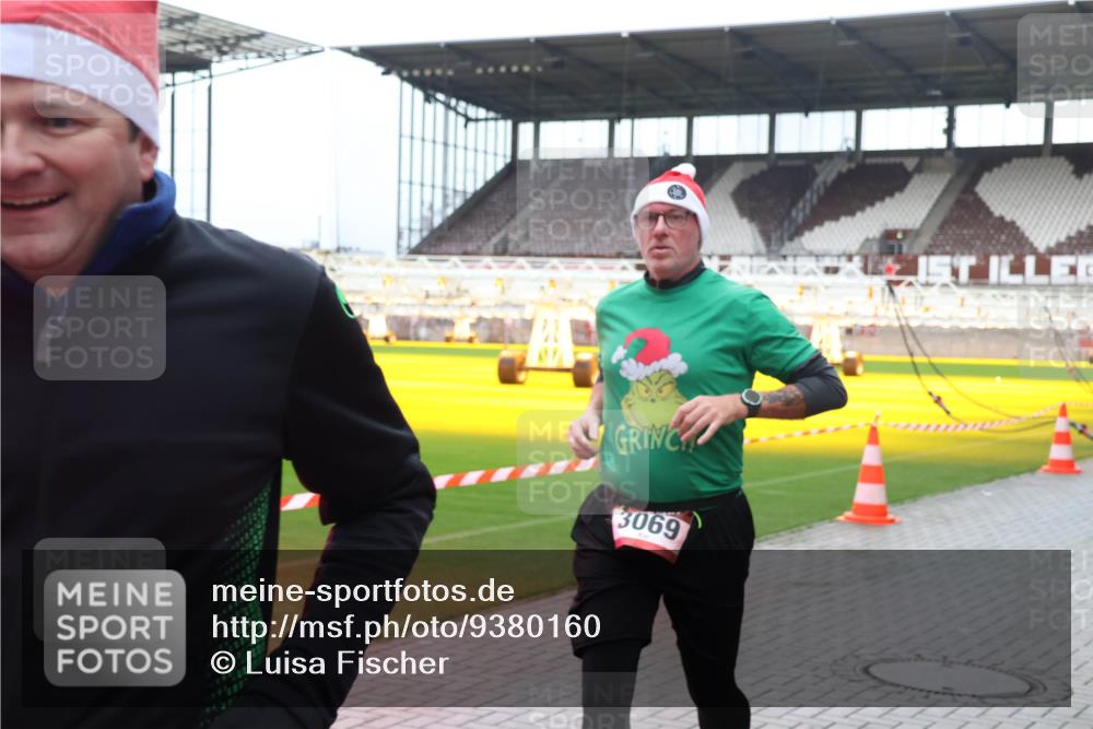 07.12.2025 - St. Pauli X-Mass-Run No. 15 Luisa Fischer http://msf.ph/oto/9380160 07.12.2025 10:38:13 Ziel 3069, 70, 2899, 3069, 3214, 4872 meine-sportfotos.de