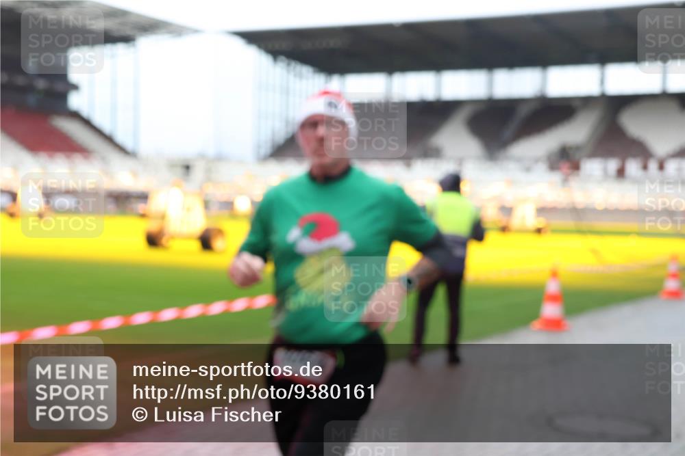 07.12.2025 - St. Pauli X-Mass-Run No. 15 Luisa Fischer http://msf.ph/oto/9380161 07.12.2025 10:38:13 Ziel 70, 2899, 3069, 3214, 4872 meine-sportfotos.de