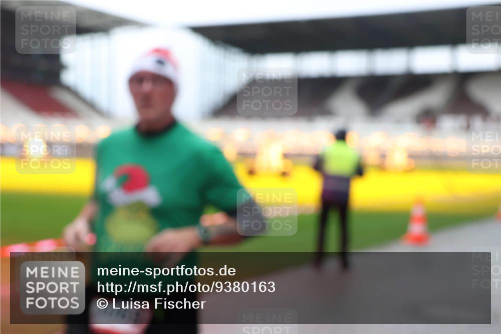 07.12.2025 - St. Pauli X-Mass-Run No. 15 Luisa Fischer http://msf.ph/oto/9380163 07.12.2025 10:38:13 Ziel 70, 2899, 3069, 3214, 4872 meine-sportfotos.de