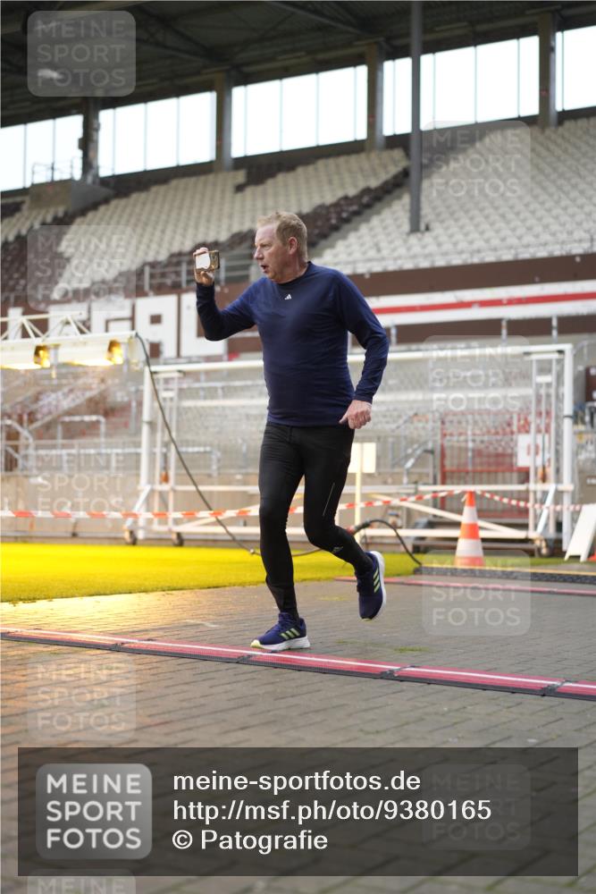 07.12.2025 - St. Pauli X-Mass-Run No. 15 Patografie http://msf.ph/oto/9380165 07.12.2025 10:16:21 Ziel 394, 1328, 2743, 4362 meine-sportfotos.de