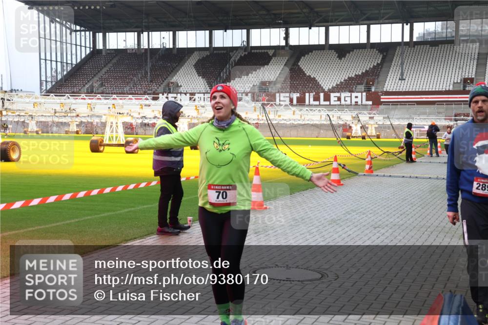 07.12.2025 - St. Pauli X-Mass-Run No. 15 Luisa Fischer http://msf.ph/oto/9380170 07.12.2025 10:38:26 Ziel 15, 70, 289, 70, 1794, 2899, 3069, 4872 meine-sportfotos.de