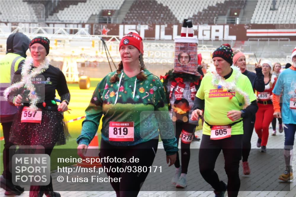 07.12.2025 - St. Pauli X-Mass-Run No. 15 Luisa Fischer http://msf.ph/oto/9380171 07.12.2025 11:12:51 Ziel 839, 597, 15, 819, 1278, 5, 605, 46, 76, 79, 218, 388, 416, 437, 489, 494, 597, 605, 663, 671, 682, 695, 718, 819, 836, 839, 888, 1142, 1246, 1261, 1278, 1420, 1422, 1423, 1609, 1610, 2858 meine-sportfotos.de