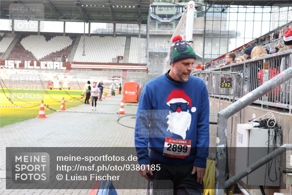 07.12.2025 - St. Pauli X-Mass-Run No. 15 Luisa Fischer http://msf.ph/oto/9380185 07.12.2025 10:38:29 Ziel 15, 2899, 292, 70, 1794, 2899, 3069, 4872 meine-sportfotos.de