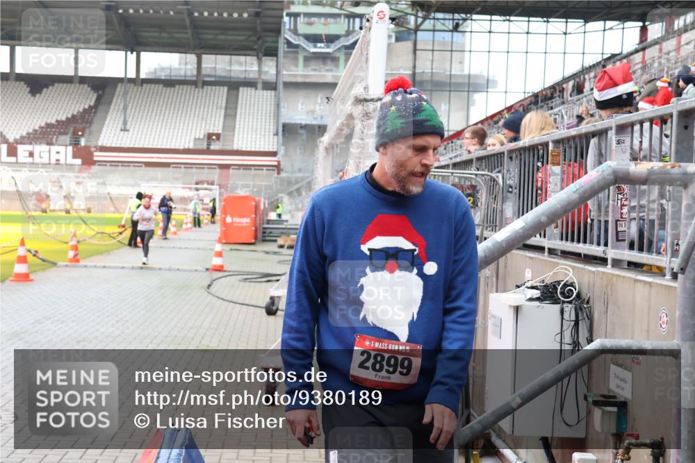07.12.2025 - St. Pauli X-Mass-Run No. 15 Luisa Fischer http://msf.ph/oto/9380189 07.12.2025 10:38:29 Ziel 15, 2899, 70, 1794, 2899, 3069, 4872 meine-sportfotos.de