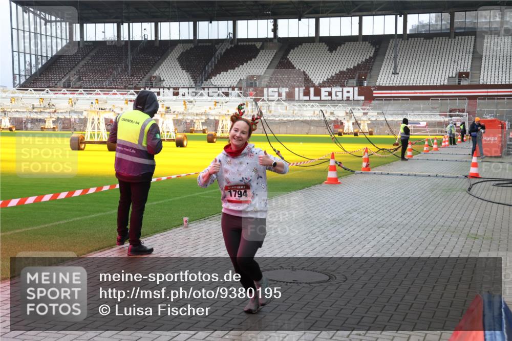 07.12.2025 - St. Pauli X-Mass-Run No. 15 Luisa Fischer http://msf.ph/oto/9380195 07.12.2025 10:38:35 Ziel 1794, 70, 1794, 2899, 3069, 4872 meine-sportfotos.de