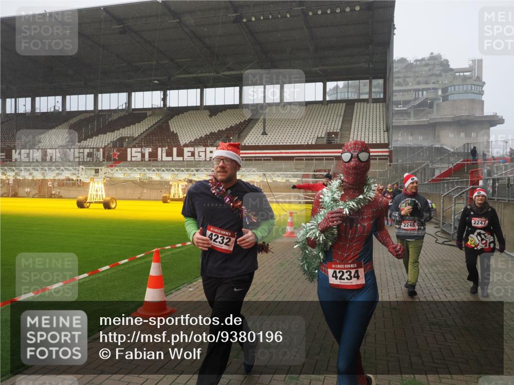 07.12.2025 - St. Pauli X-Mass-Run No. 15 Fabian Wolf http://msf.ph/oto/9380196 07.12.2025 10:08:43 Ziel 390, 707, 789, 947, 1002, 1031, 2247, 2248, 2521, 3212, 3332, 3335, 3495, 3671, 3759, 4205, 4232, 4234, 4451 meine-sportfotos.de
