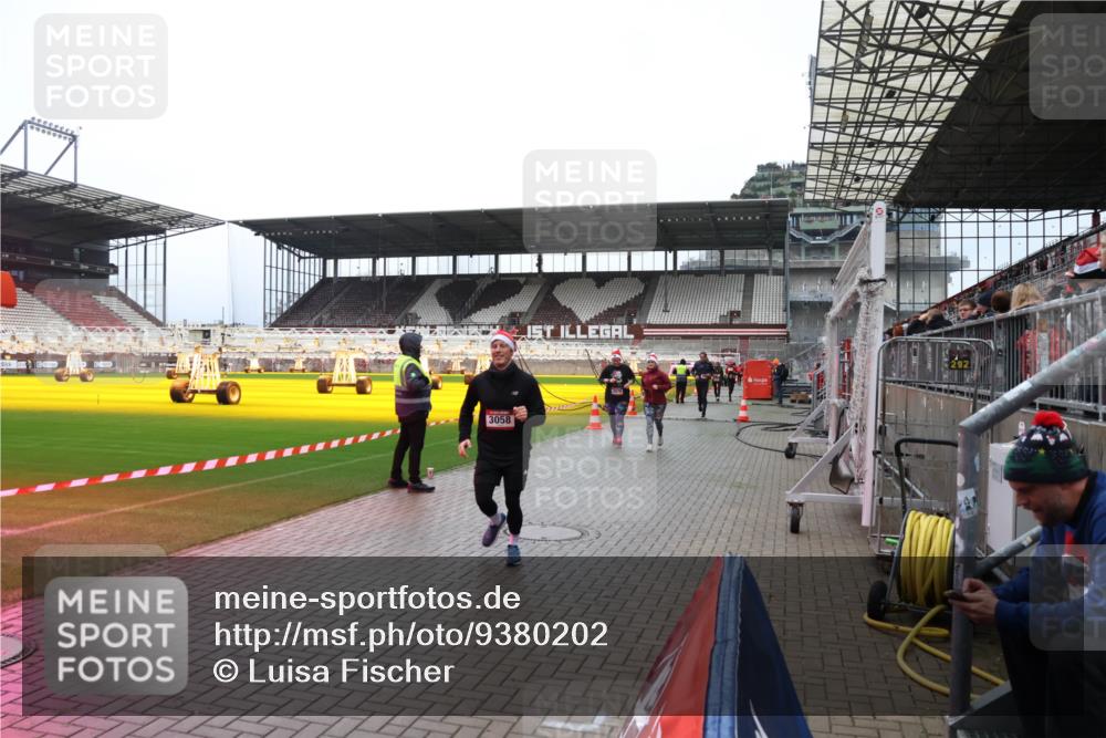 07.12.2025 - St. Pauli X-Mass-Run No. 15 Luisa Fischer http://msf.ph/oto/9380202 07.12.2025 10:39:06 Ziel 3058, 1250, 1255, 1794, 2078, 2085, 2943, 3058, 3061 meine-sportfotos.de