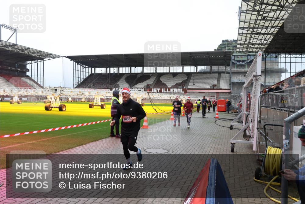 07.12.2025 - St. Pauli X-Mass-Run No. 15 Luisa Fischer http://msf.ph/oto/9380206 07.12.2025 10:39:06 Ziel 3058, 2078, 292, 1250, 1255, 1794, 2078, 2085, 2943, 3058, 3061 meine-sportfotos.de