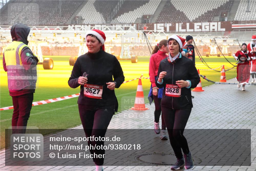 07.12.2025 - St. Pauli X-Mass-Run No. 15 Luisa Fischer http://msf.ph/oto/9380218 07.12.2025 10:08:34 Ziel 15, 3627, 15, 3628, 2692, 1905, 2650, 2691, 2692, 2746, 3627, 3628, 4231, 4623, 4624, 4626, 4734, 4737, 4740 meine-sportfotos.de