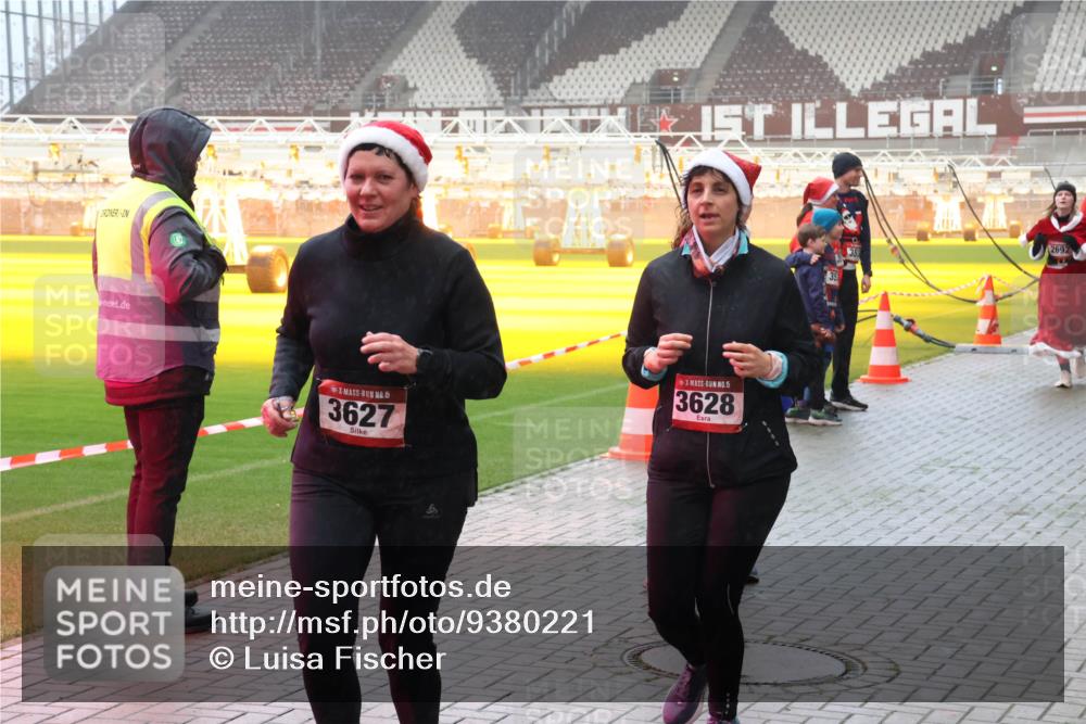 07.12.2025 - St. Pauli X-Mass-Run No. 15 Luisa Fischer http://msf.ph/oto/9380221 07.12.2025 10:08:34 Ziel 5, 3627, 15, 3628, 2692, 36, 35, 1905, 2650, 2691, 2692, 2746, 3627, 3628, 4231, 4623, 4624, 4626, 4734, 4737, 4740 meine-sportfotos.de