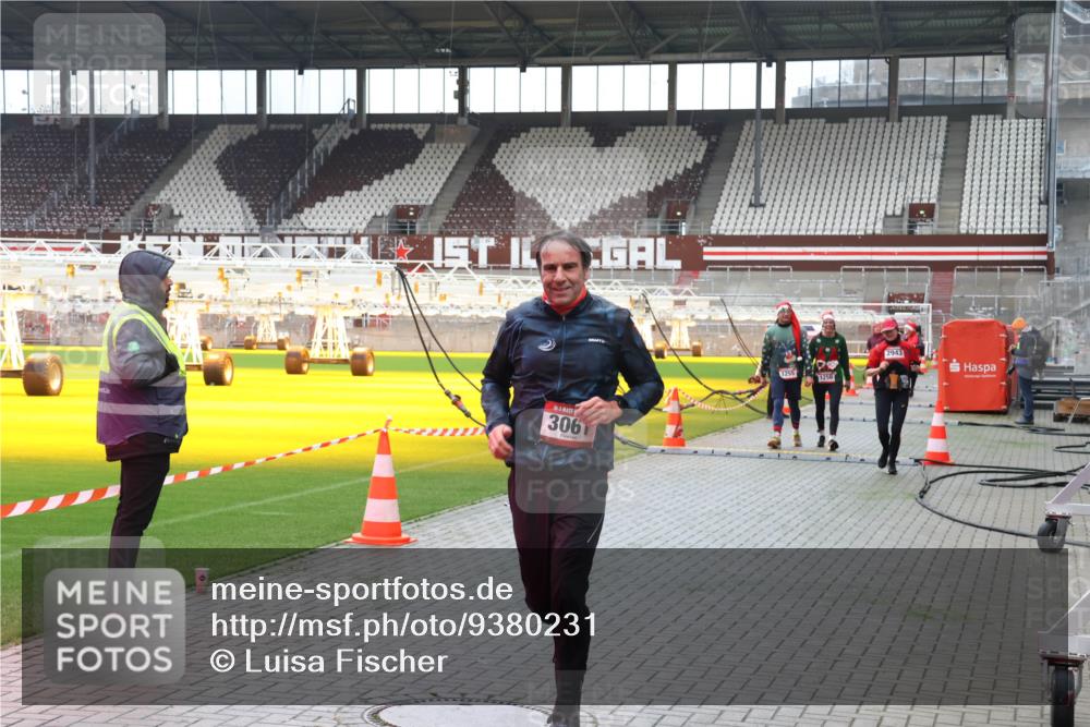 07.12.2025 - St. Pauli X-Mass-Run No. 15 Luisa Fischer http://msf.ph/oto/9380231 07.12.2025 10:39:12 Ziel 3061, 1255, 1250, 2943, 1250, 1255, 1417, 2078, 2085, 2827, 2828, 2943, 3058, 3061 meine-sportfotos.de