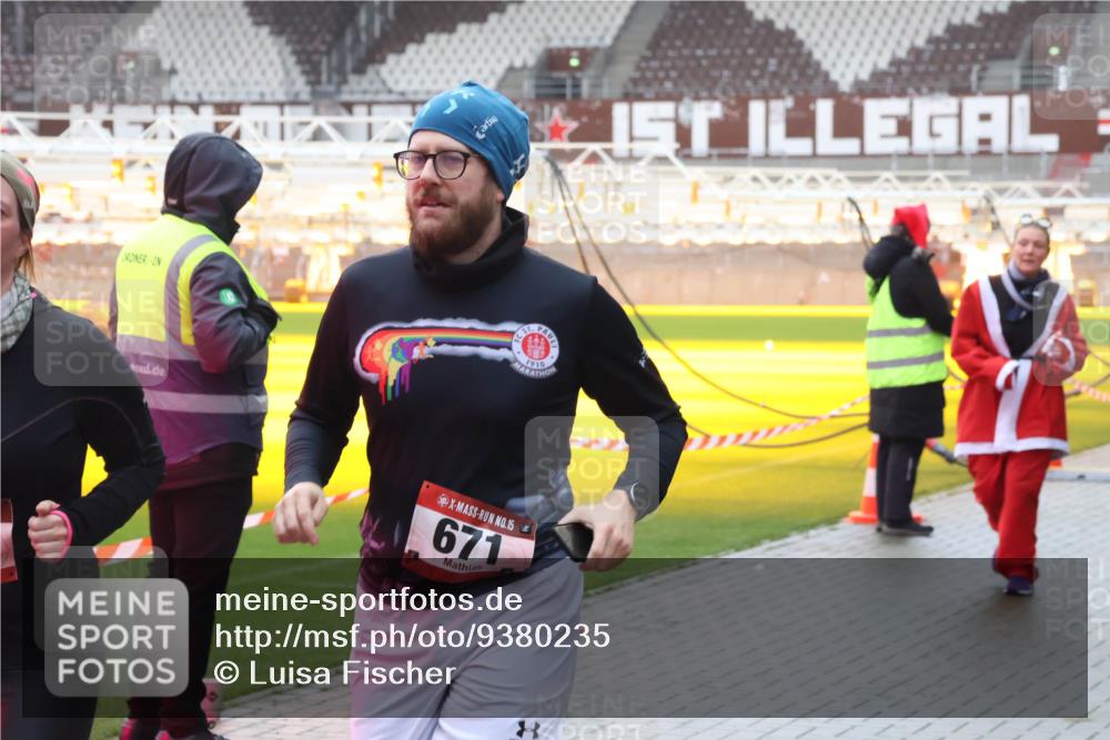 07.12.2025 - St. Pauli X-Mass-Run No. 15 Luisa Fischer http://msf.ph/oto/9380235 07.12.2025 11:12:58 Ziel 1910, 15, 671, 46, 76, 79, 218, 388, 416, 489, 494, 597, 605, 663, 671, 682, 718, 819, 836, 839, 888, 1142, 1246, 1261, 1278, 1420, 1422, 1423, 1609, 1610, 2858, 3167, 4794, 4795, 4796, 4802, 4804 meine-sportfotos.de