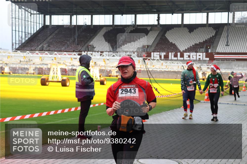 07.12.2025 - St. Pauli X-Mass-Run No. 15 Luisa Fischer http://msf.ph/oto/9380242 07.12.2025 10:39:19 Ziel 15, 2943, 1255, 1250, 1250, 1255, 1417, 2078, 2085, 2827, 2828, 2943, 3058, 3061 meine-sportfotos.de