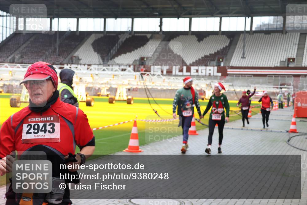 07.12.2025 - St. Pauli X-Mass-Run No. 15 Luisa Fischer http://msf.ph/oto/9380248 07.12.2025 10:39:20 Ziel 15, 2943, 1250, 1255, 1417, 2078, 2085, 2827, 2828, 2943, 3058, 3061 meine-sportfotos.de