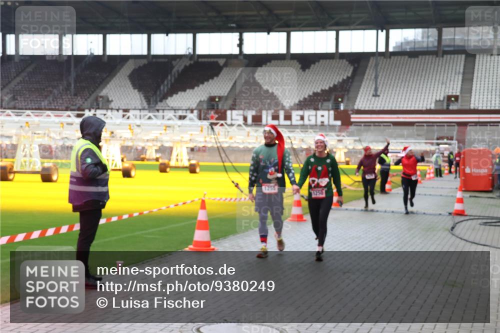 07.12.2025 - St. Pauli X-Mass-Run No. 15 Luisa Fischer http://msf.ph/oto/9380249 07.12.2025 10:39:20 Ziel 1255, 1250, 1250, 1255, 1417, 2078, 2085, 2827, 2828, 2943, 3058, 3061 meine-sportfotos.de