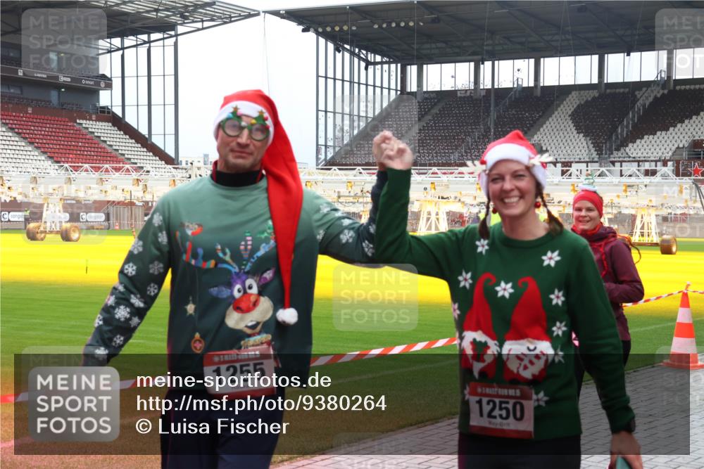 07.12.2025 - St. Pauli X-Mass-Run No. 15 Luisa Fischer http://msf.ph/oto/9380264 07.12.2025 10:39:26 Ziel 1255, 1250, 1250, 1255, 1417, 2078, 2085, 2827, 2828, 2943, 3058, 3061 meine-sportfotos.de