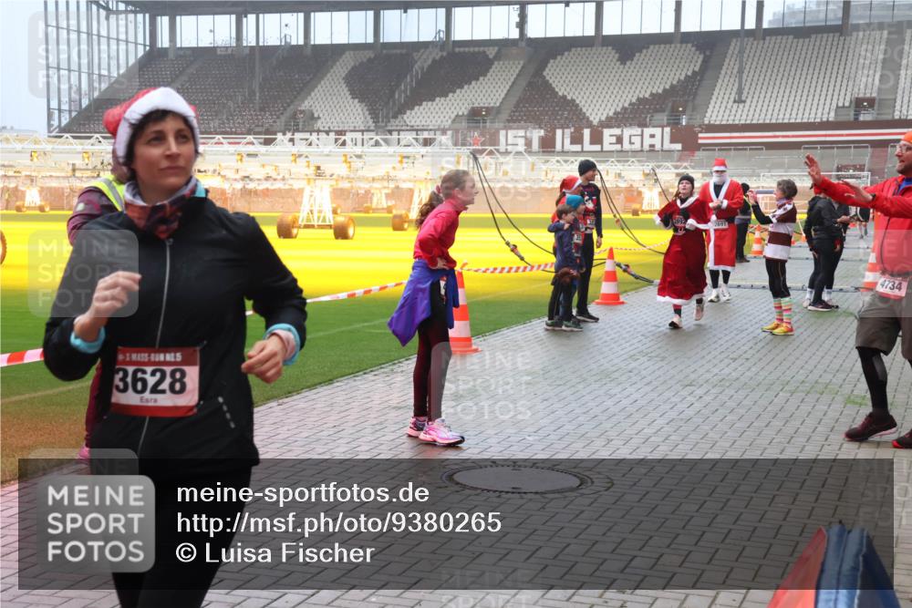 07.12.2025 - St. Pauli X-Mass-Run No. 15 Luisa Fischer http://msf.ph/oto/9380265 07.12.2025 10:08:35 Ziel 5, 3628, 2691, 4734, 1905, 2650, 2691, 2692, 2746, 3627, 3628, 4231, 4623, 4624, 4626, 4734, 4737, 4740 meine-sportfotos.de