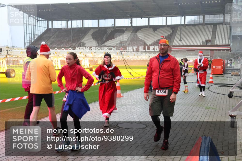 07.12.2025 - St. Pauli X-Mass-Run No. 15 Luisa Fischer http://msf.ph/oto/9380299 07.12.2025 10:08:39 Ziel 2692, 34, 4734, 2691, 1905, 2650, 2691, 2692, 2746, 3627, 3628, 4231, 4623, 4624, 4626, 4734, 4737, 4740 meine-sportfotos.de