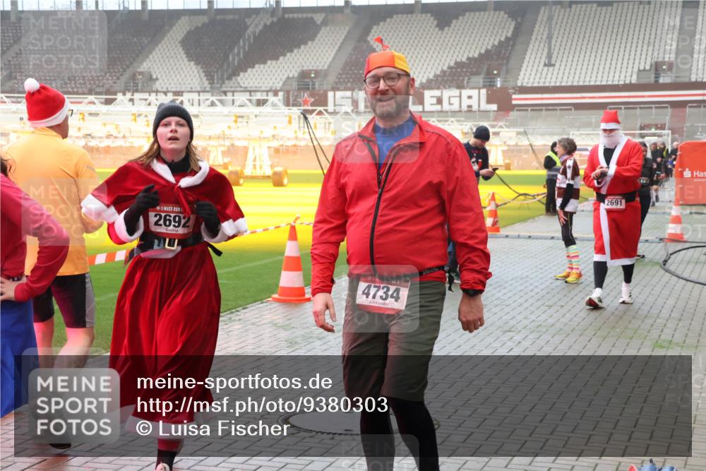 07.12.2025 - St. Pauli X-Mass-Run No. 15 Luisa Fischer http://msf.ph/oto/9380303 07.12.2025 10:08:40 Ziel 2692, 1, 51, 4734, 2691, 1905, 2650, 2691, 2692, 2746, 3627, 3628, 4231, 4623, 4624, 4626, 4734, 4737, 4740 meine-sportfotos.de