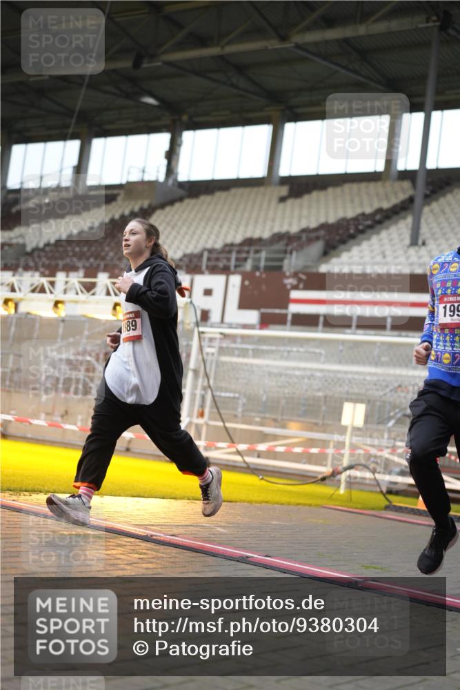 07.12.2025 - St. Pauli X-Mass-Run No. 15 Patografie http://msf.ph/oto/9380304 07.12.2025 10:16:46 Ziel 1620, 1989, 1997, 2185, 2266, 3633, 4356, 4359, 4769 meine-sportfotos.de