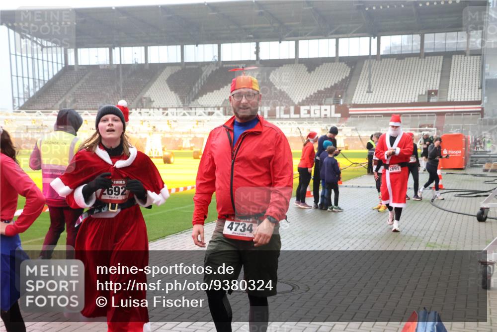 07.12.2025 - St. Pauli X-Mass-Run No. 15 Luisa Fischer http://msf.ph/oto/9380324 07.12.2025 10:08:41 Ziel 15, 2692, 4734, 2691, 2247, 2248, 2650, 2691, 2692, 2746, 3627, 3628, 4231, 4623, 4624, 4626, 4734, 4737, 4740 meine-sportfotos.de
