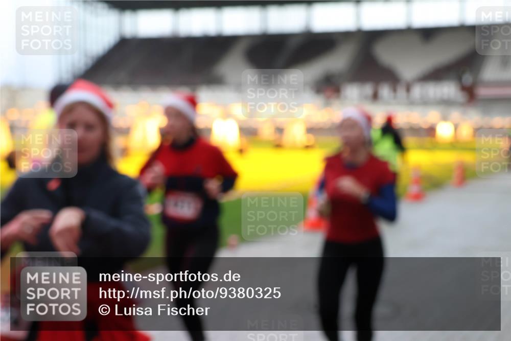 07.12.2025 - St. Pauli X-Mass-Run No. 15 Luisa Fischer http://msf.ph/oto/9380325 07.12.2025 10:40:00 Ziel 87, 108, 981, 1417, 1796, 1889, 2354, 2420, 2588, 3118, 3240, 3242, 4207, 4211 meine-sportfotos.de