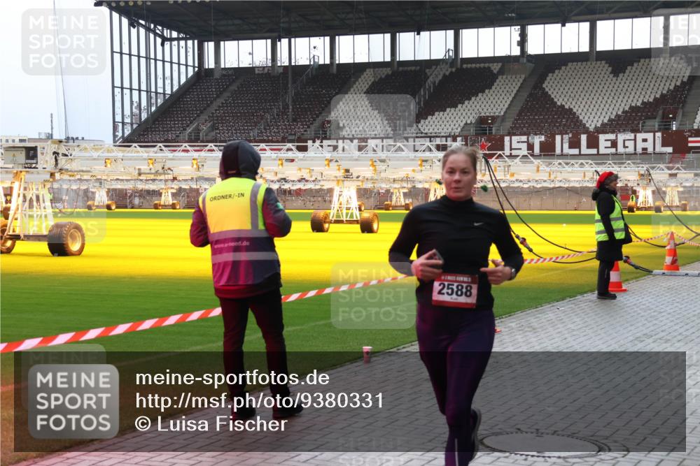 07.12.2025 - St. Pauli X-Mass-Run No. 15 Luisa Fischer http://msf.ph/oto/9380331 07.12.2025 10:40:06 Ziel 2588, 87, 108, 827, 981, 1604, 1748, 1749, 1796, 1889, 2354, 2420, 2588, 2754, 3118, 3240, 3242, 4207, 4211 meine-sportfotos.de