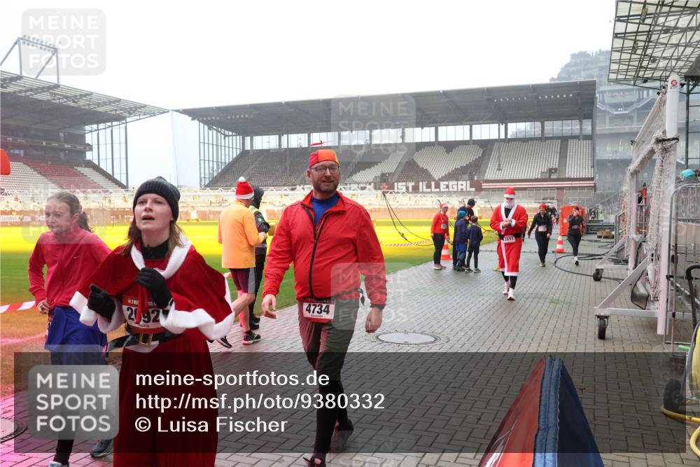 07.12.2025 - St. Pauli X-Mass-Run No. 15 Luisa Fischer http://msf.ph/oto/9380332 07.12.2025 10:08:42 Ziel 2092, 4734, 2691, 2247, 2248, 2650, 2691, 2692, 2746, 3495, 3627, 3628, 3759, 4205, 4231, 4623, 4624, 4626, 4734, 4737, 4740 meine-sportfotos.de