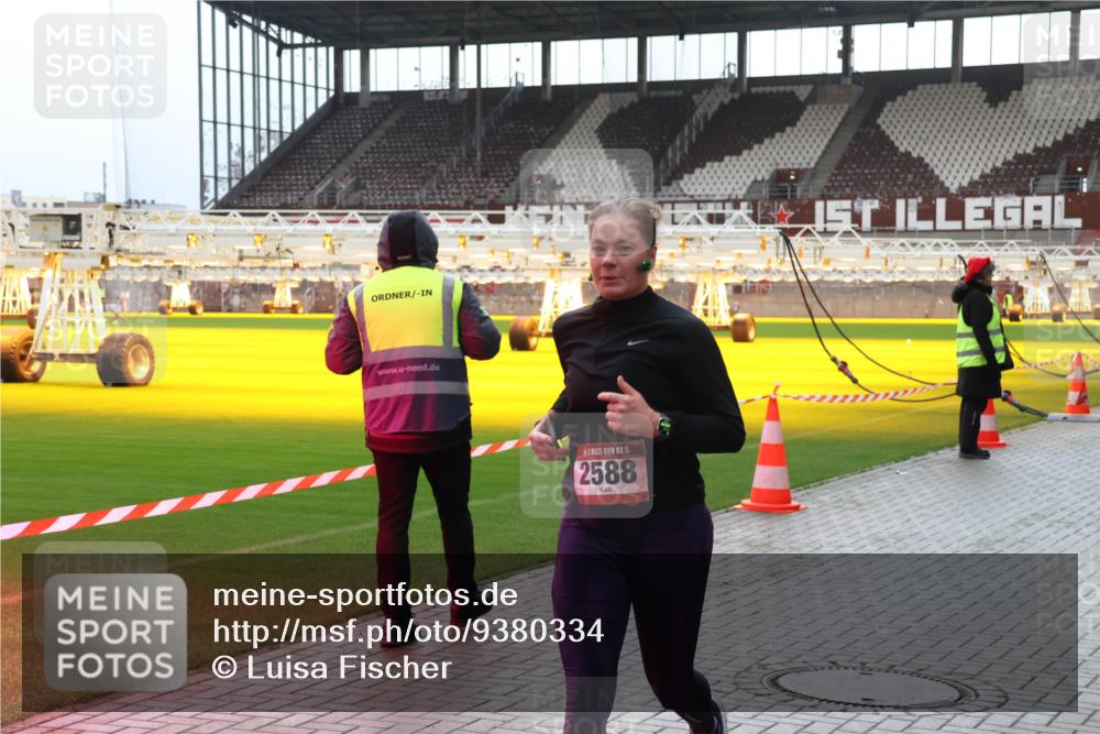 07.12.2025 - St. Pauli X-Mass-Run No. 15 Luisa Fischer http://msf.ph/oto/9380334 07.12.2025 10:40:06 Ziel 15, 2588, 87, 108, 827, 981, 1604, 1748, 1749, 1796, 1889, 2354, 2420, 2588, 2754, 3118, 3240, 3242, 4207, 4211 meine-sportfotos.de