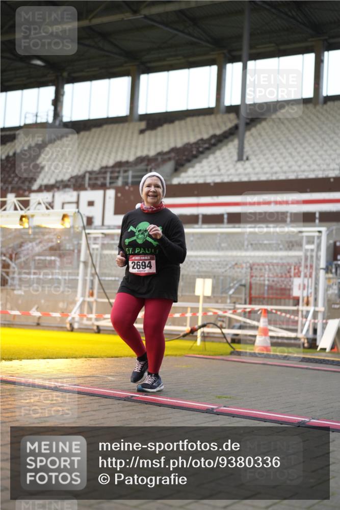 07.12.2025 - St. Pauli X-Mass-Run No. 15 Patografie http://msf.ph/oto/9380336 07.12.2025 10:16:54 Ziel 1620, 1762, 1989, 1997, 2694, 3633, 4356, 4359, 4769 meine-sportfotos.de