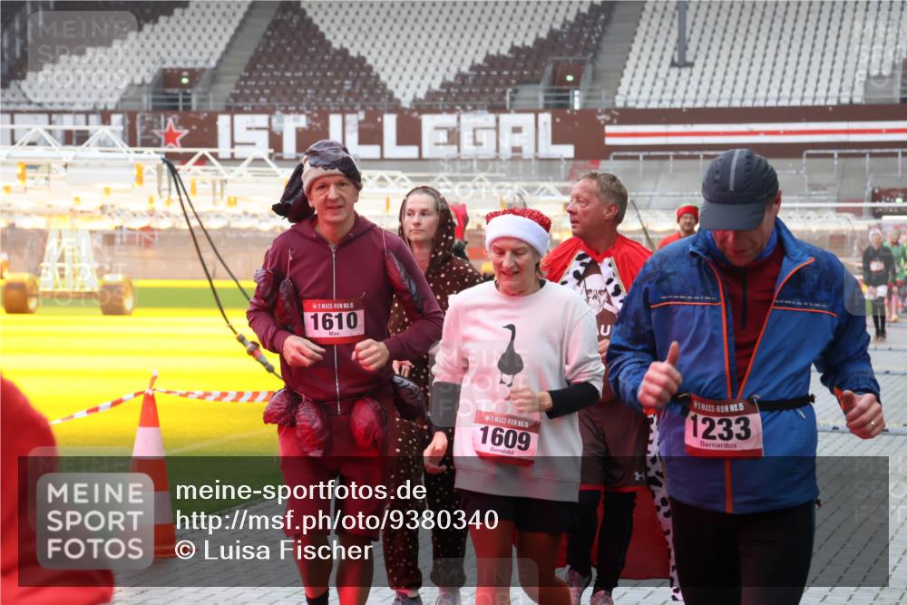 07.12.2025 - St. Pauli X-Mass-Run No. 15 Luisa Fischer http://msf.ph/oto/9380340 07.12.2025 11:13:10 Ziel 15, 1610, 15, 1609, 5, 1233, 46, 218, 489, 494, 597, 605, 663, 671, 681, 682, 683, 684, 718, 836, 839, 888, 919, 1142, 1175, 1178, 1261, 1420, 1422, 1423, 1609, 1610, 1703, 2858, 3167, 4794, 4795, 4796, 4802, 4804 meine-sportfotos.de