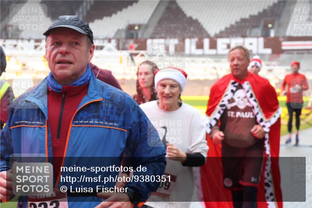 07.12.2025 - St. Pauli X-Mass-Run No. 15 Luisa Fischer http://msf.ph/oto/9380351 07.12.2025 11:13:12 Ziel 15, 09, 46, 218, 489, 494, 663, 671, 681, 682, 683, 684, 718, 836, 839, 888, 919, 1142, 1175, 1178, 1261, 1420, 1422, 1423, 1609, 1610, 1703, 2858, 3167, 4794, 4795, 4796, 4802, 4804 meine-sportfotos.de