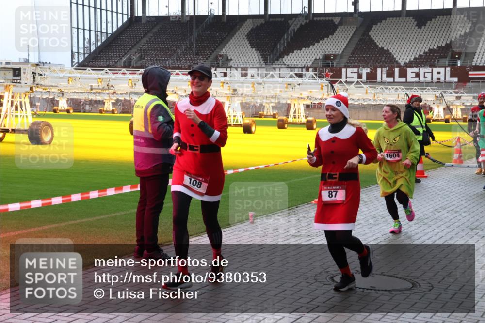 07.12.2025 - St. Pauli X-Mass-Run No. 15 Luisa Fischer http://msf.ph/oto/9380353 07.12.2025 10:40:19 Ziel 108, 87, 1604, 87, 108, 230, 538, 580, 827, 981, 1604, 1748, 1749, 1796, 2354, 2420, 2588, 2754, 3118, 3240, 3242, 3796, 3797, 4207, 4211, 4874, 4878 meine-sportfotos.de
