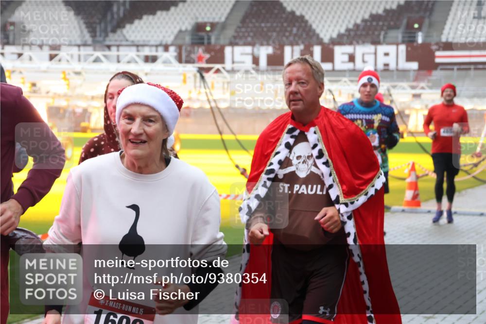 07.12.2025 - St. Pauli X-Mass-Run No. 15 Luisa Fischer http://msf.ph/oto/9380354 07.12.2025 11:13:12 Ziel 15, 16, 46, 218, 489, 494, 663, 671, 681, 682, 683, 684, 718, 836, 839, 888, 919, 1142, 1175, 1178, 1261, 1420, 1422, 1423, 1609, 1610, 1703, 2858, 3167, 4794, 4795, 4796, 4802, 4804 meine-sportfotos.de