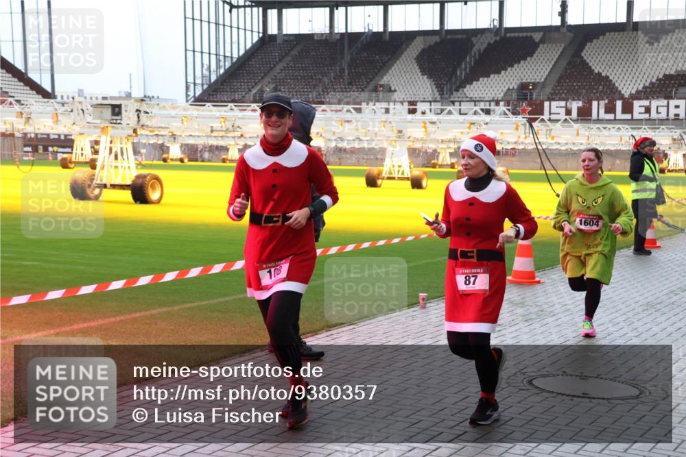 07.12.2025 - St. Pauli X-Mass-Run No. 15 Luisa Fischer http://msf.ph/oto/9380357 07.12.2025 10:40:19 Ziel 108, 87, 1604, 87, 108, 230, 538, 580, 827, 981, 1604, 1748, 1749, 1796, 2354, 2420, 2588, 2754, 3118, 3240, 3242, 3796, 3797, 4207, 4211, 4874, 4878 meine-sportfotos.de