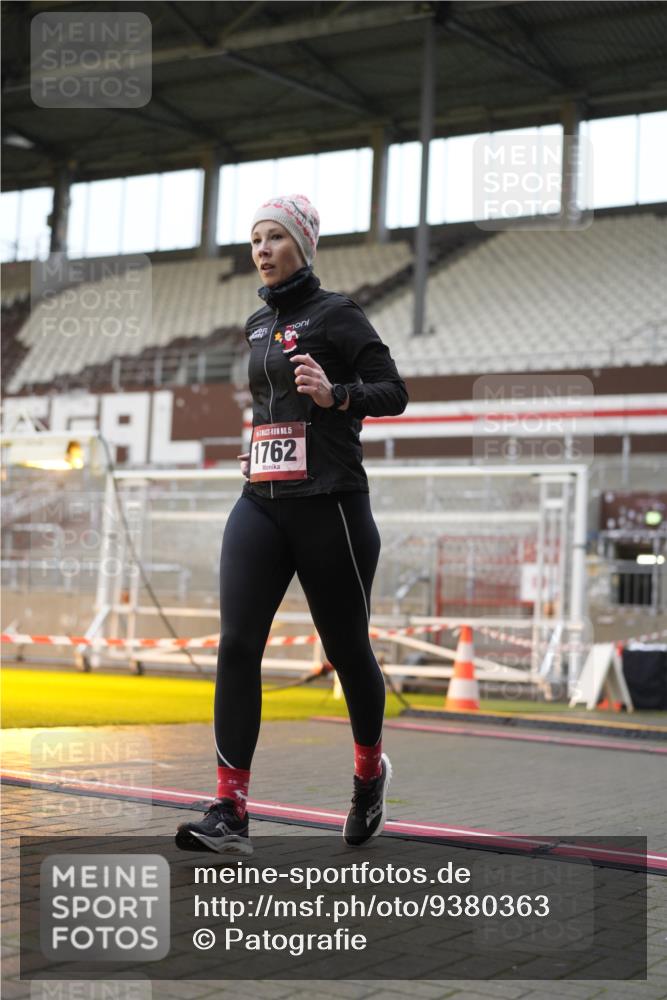 07.12.2025 - St. Pauli X-Mass-Run No. 15 Patografie http://msf.ph/oto/9380363 07.12.2025 10:16:57 Ziel 1620, 1762, 1989, 1997, 2694, 3229, 3633, 3987, 4356, 4359, 4769 meine-sportfotos.de