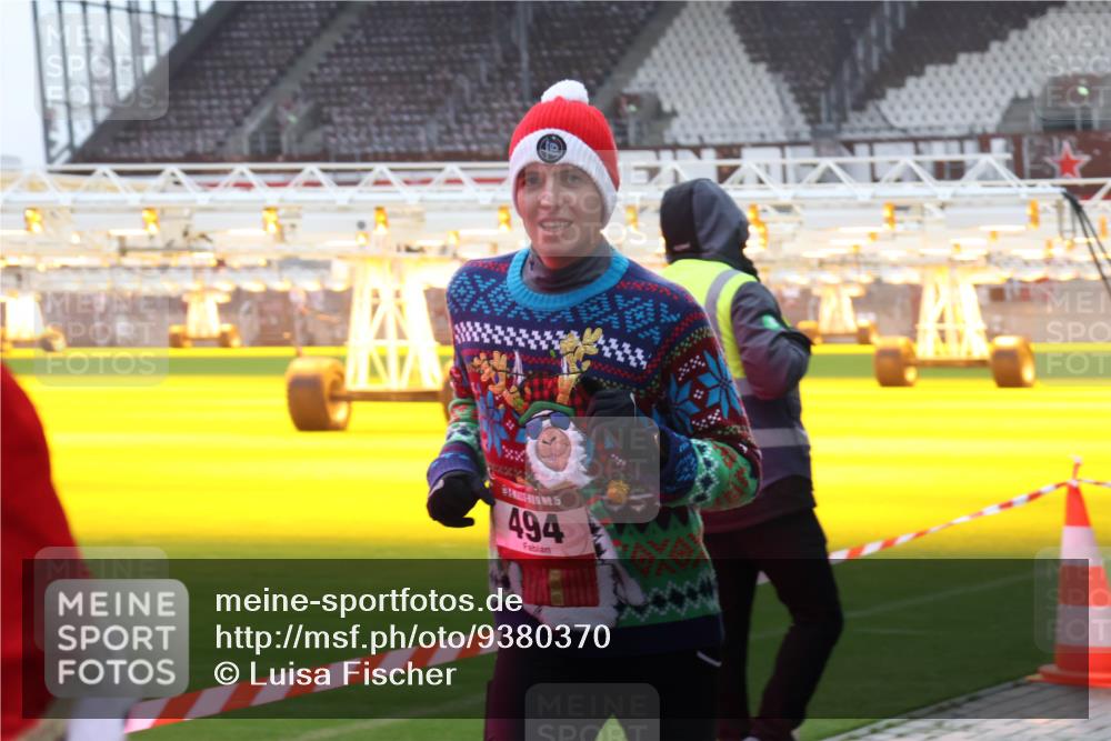 07.12.2025 - St. Pauli X-Mass-Run No. 15 Luisa Fischer http://msf.ph/oto/9380370 07.12.2025 11:13:15 Ziel 5, 494, 46, 218, 489, 494, 663, 671, 681, 682, 683, 684, 718, 919, 1142, 1175, 1178, 1261, 1420, 1422, 1423, 1609, 1610, 1703, 2858, 3167, 4794, 4795, 4796, 4802, 4804 meine-sportfotos.de