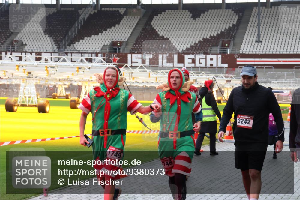 07.12.2025 - St. Pauli X-Mass-Run No. 15 Luisa Fischer http://msf.ph/oto/9380373 07.12.2025 10:40:22 Ziel 5, 1749, 748, 3242, 87, 108, 230, 538, 580, 827, 981, 1604, 1748, 1749, 1796, 2354, 2420, 2588, 2754, 3118, 3240, 3242, 3796, 3797, 4207, 4211, 4874, 4878 meine-sportfotos.de
