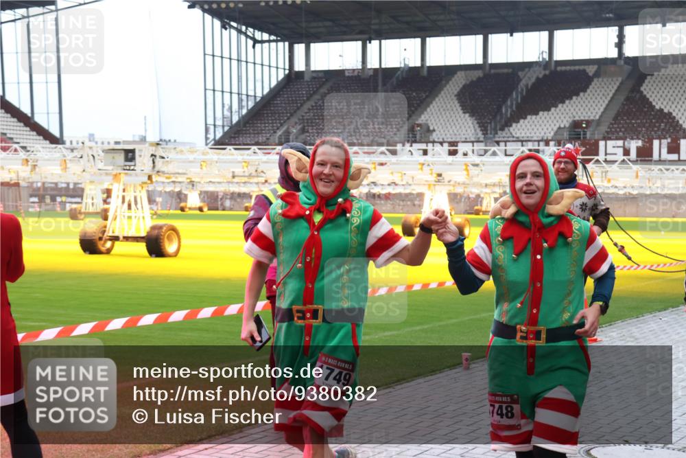 07.12.2025 - St. Pauli X-Mass-Run No. 15 Luisa Fischer http://msf.ph/oto/9380382 07.12.2025 10:40:23 Ziel 1749, 5, 748, 87, 108, 230, 538, 580, 827, 1604, 1748, 1749, 2354, 2420, 2588, 2754, 3118, 3240, 3242, 3796, 3797, 4207, 4211, 4874, 4878 meine-sportfotos.de