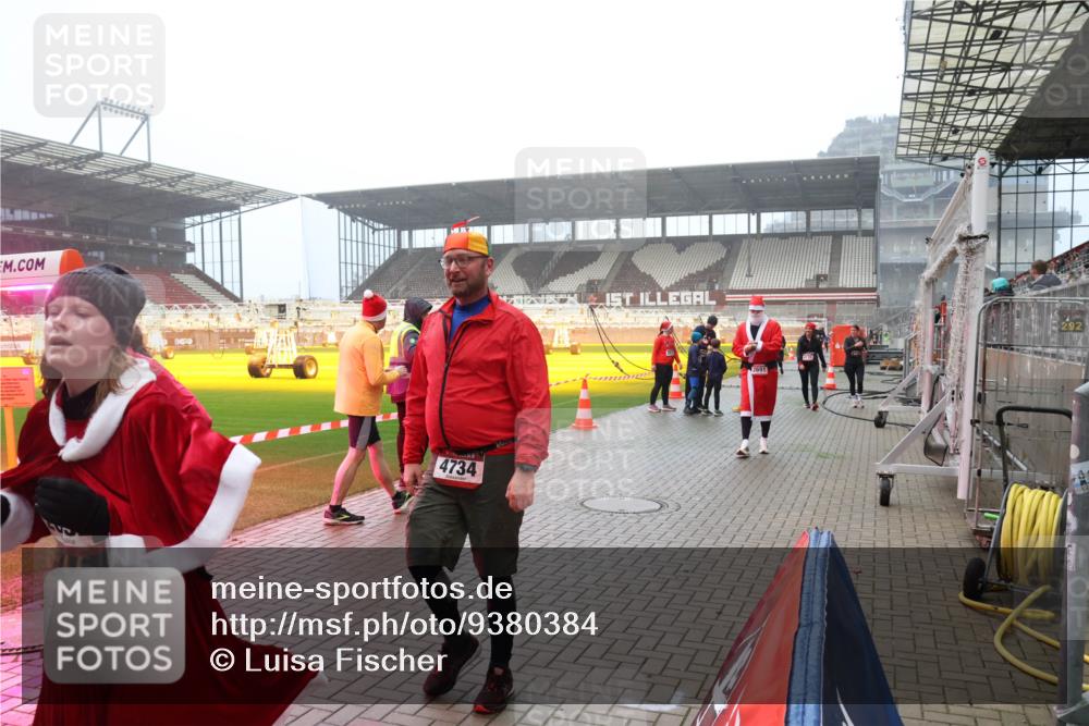 07.12.2025 - St. Pauli X-Mass-Run No. 15 Luisa Fischer http://msf.ph/oto/9380384 07.12.2025 10:08:42 Ziel 4734, 2691, 2247, 2248, 2650, 2691, 2692, 2746, 3495, 3627, 3628, 3759, 4205, 4231, 4623, 4624, 4626, 4734, 4737, 4740 meine-sportfotos.de